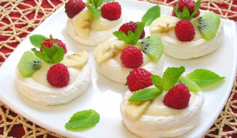 Рецепт безе с кремом и фруктами