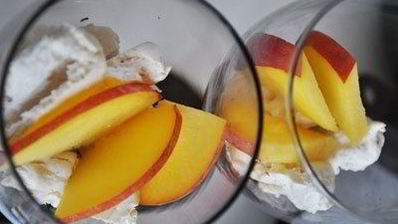 персиковый безе-десерт