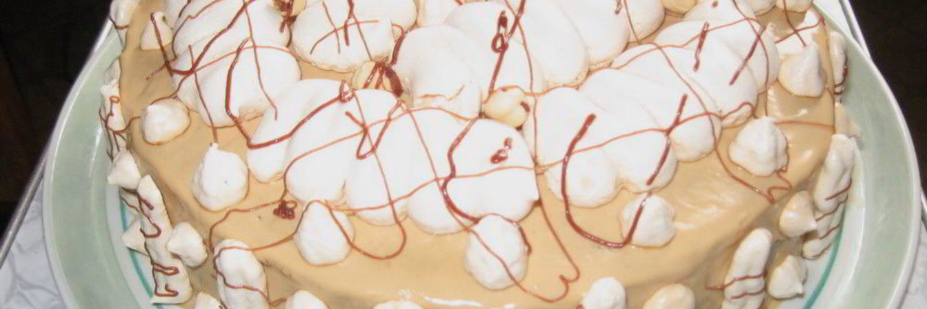 Шоколадный бисквит с безе, крем с ноткой Мокко