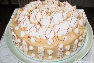 Шоколадный бисквит с безе, крем с ноткой Мокко