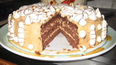 шоколадный бисквит с безе, крем с ноткой мокко