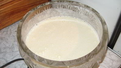 шоколадный бисквит с безе, крем с ноткой мокко