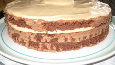 шоколадный бисквит с безе, крем с ноткой мокко