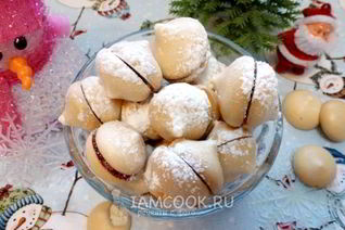 Вегетарианское безе с малиной из нутового отвара