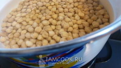 вегетарианское безе с малиной из нутового отвара