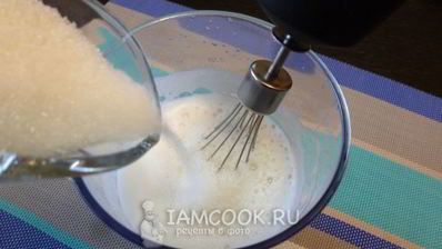 вегетарианское безе с малиной из нутового отвара