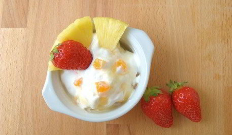 Рецепт десерта с ананасом, персиками и мятой