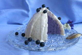 Десерт Снежная чернично-ванильная вершина