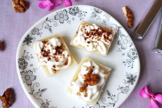 Десерт со сметаной и медом