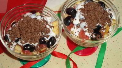 фруктовый десерт с йогуртом и семенами льна