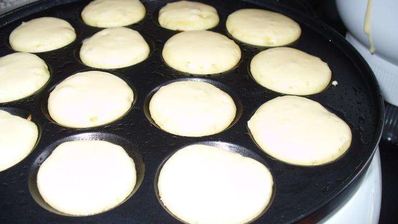 голландское десертное блюдо poffertjes
