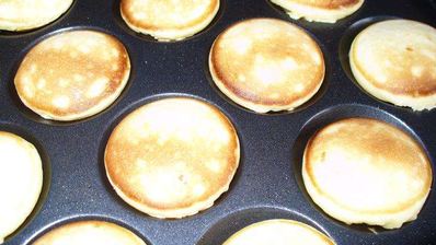 голландское десертное блюдо poffertjes