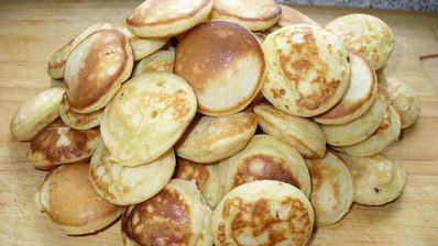 голландское десертное блюдо poffertjes