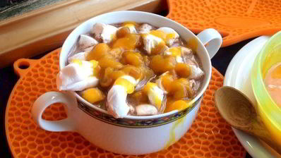 горячий шоколад под тыквенным соусом