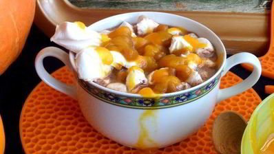 горячий шоколад под тыквенным соусом