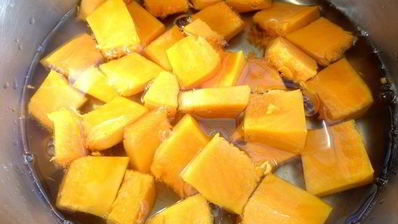 горячий шоколад под тыквенным соусом