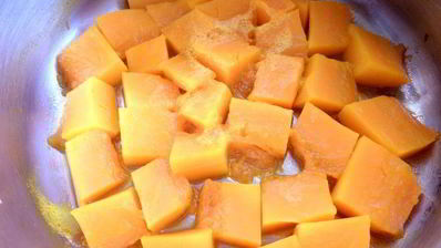 горячий шоколад под тыквенным соусом