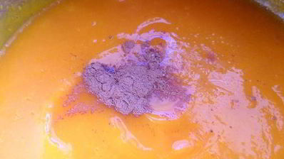 горячий шоколад под тыквенным соусом