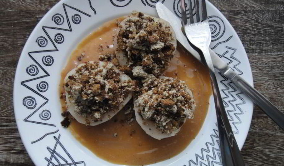 Рецепт грушевых лодочек с пряником и халвой