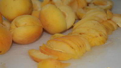 клафути шоколадный с абрикосами