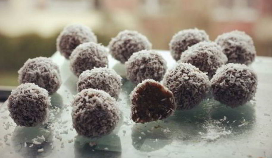 Рецепт банановых конфет с орехами и сухофруктами