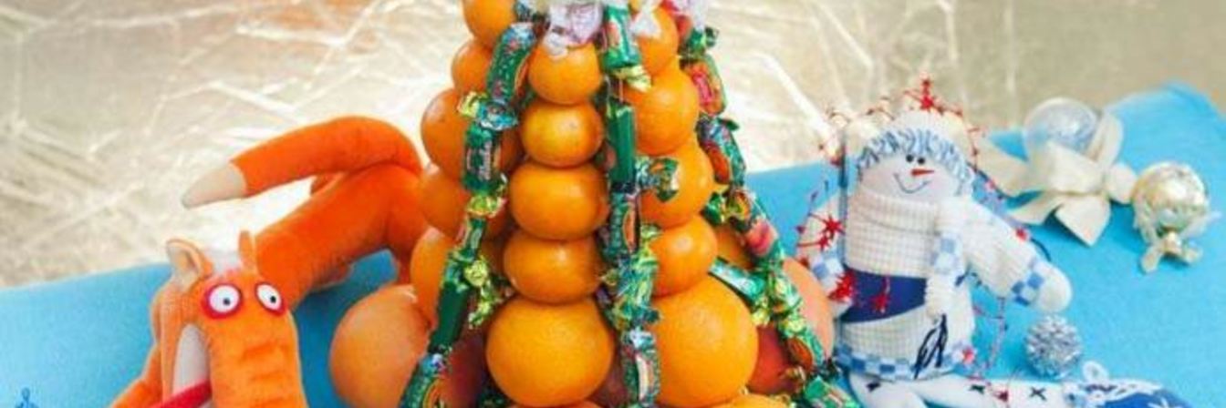 Елка из фруктов и конфет