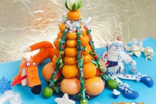 Елка из фруктов и конфет