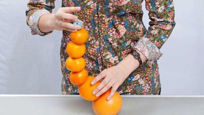 елка из фруктов и конфет