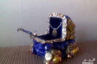 Коляска из конфет