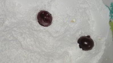 конфетки клюква в снегу