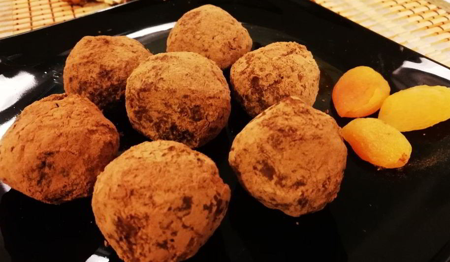 Рецепт конфет из банана, грецкого ореха и кураги