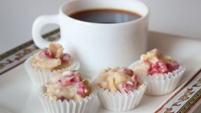 конфеты из миндаля и белого шоколада