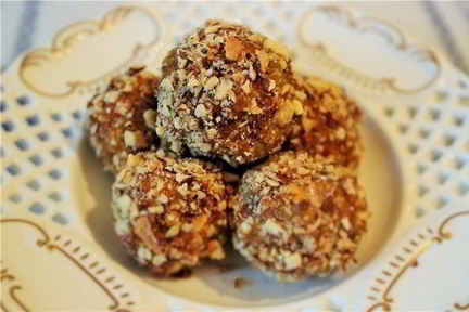 Конфеты из сухофруктов и миндаля