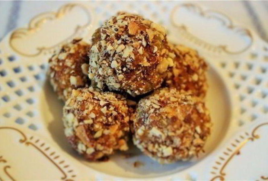 Конфеты из сухофруктов и миндаля