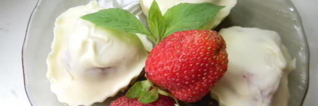 Конфеты Клубника в белом шоколаде