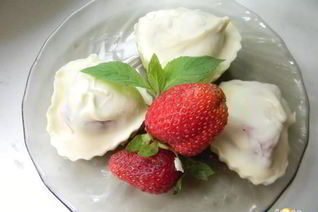 Конфеты Клубника в белом шоколаде