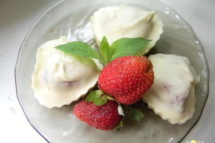 Конфеты Клубника в белом шоколаде