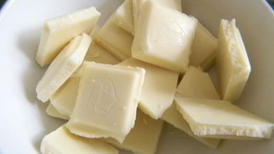 конфеты клубника в белом шоколаде