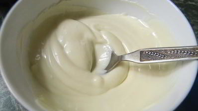 конфеты клубника в белом шоколаде