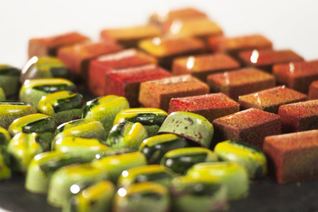 Корпусные конфеты с ромово-вишневой начинкой