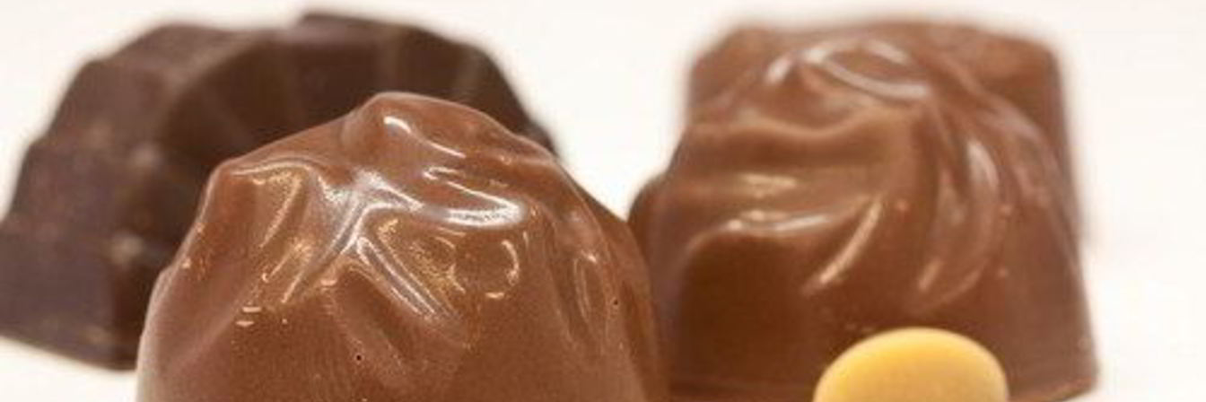 Шоколадные конфеты с начинкой из арахисового крема