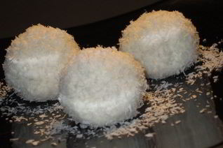 Творожные конфеты с миндалем и кокосом