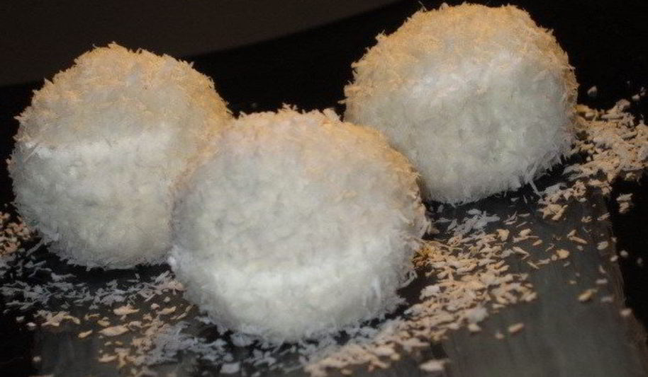 Рецепт творожных конфет с миндалем и кокосом