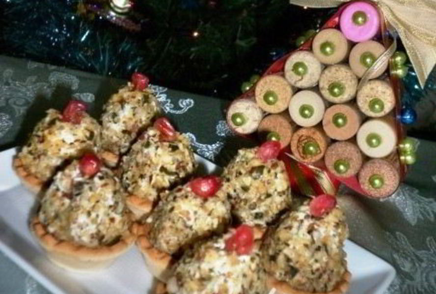 Закусочные конфетки с голубым сыром и инжиром