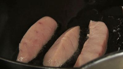 бараньи тестикулы с карамелизованным луком и кремом из кураги