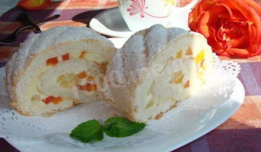 Рецепт бисквитного рулета на белках с заварным кремом и экзотическими фруктами