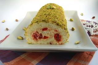 Бисквитный рулет на праздничный стол с начинкой из английского заварного крема и пьяной черешни