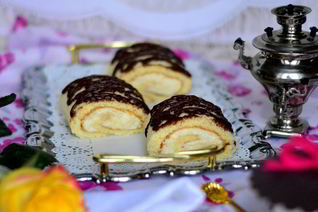 Бисквитный рулет с кремом из манки