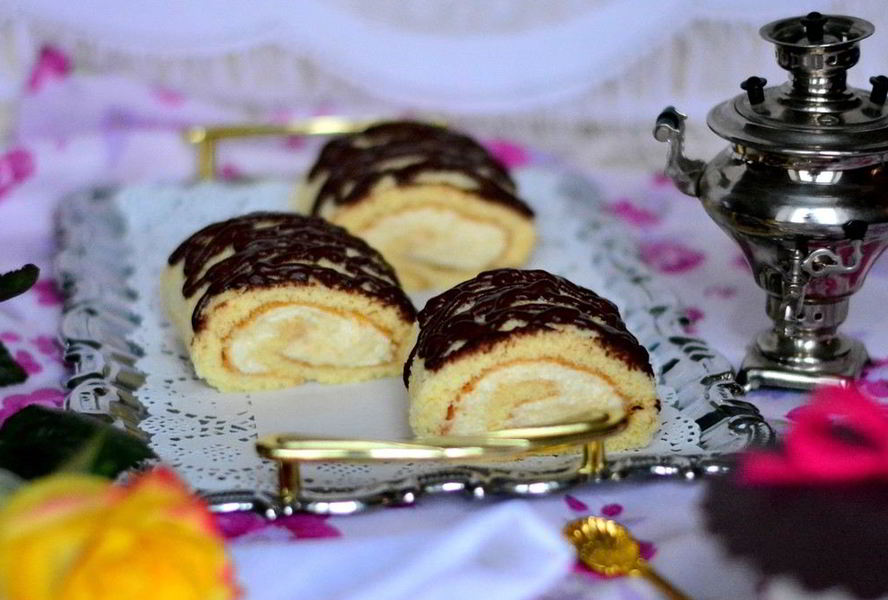 Бисквитный рулет с кремом из манки