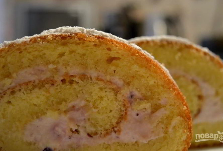 Бисквитный рулет со сметанным кремом